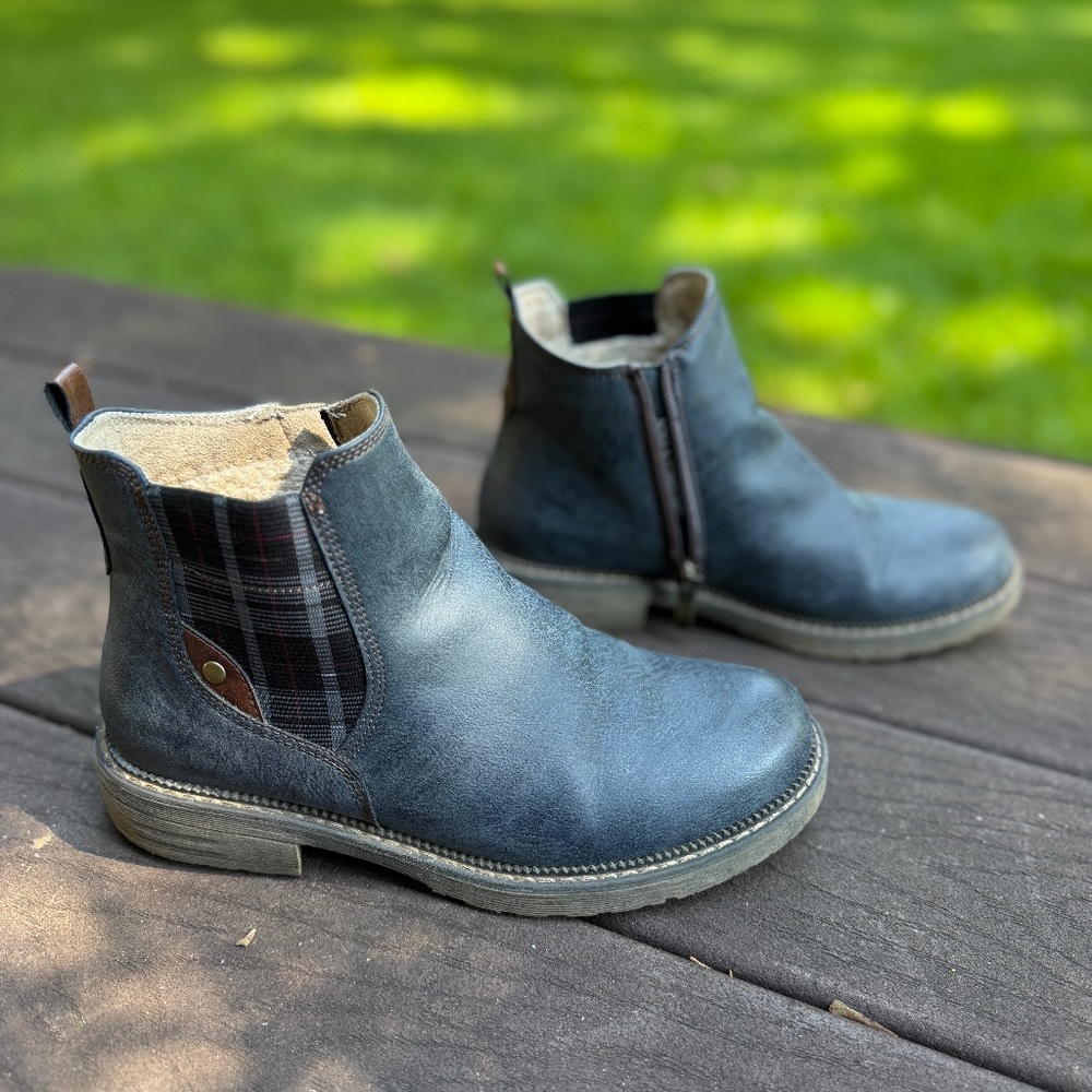 Chelsea Boot - Picture 2 of 4